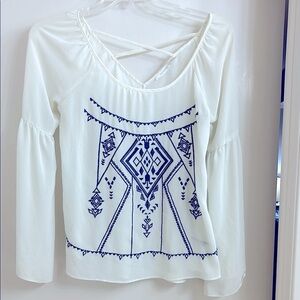 Blu Pepper white and blue geometric patterned boho style top, size L